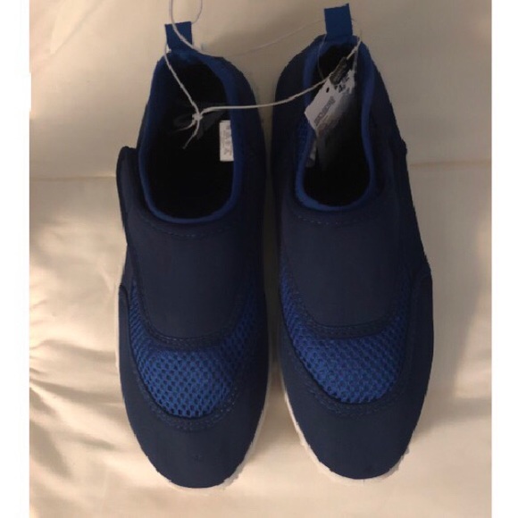 NWT boy’s blue water shoes, Sz. 4-5 - Picture 4 of 4